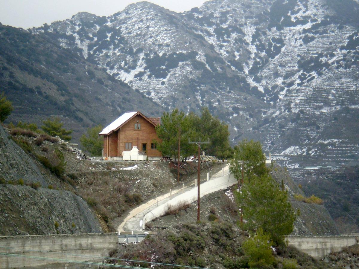 Agros Timber Log House Villa ภายนอก รูปภาพ
